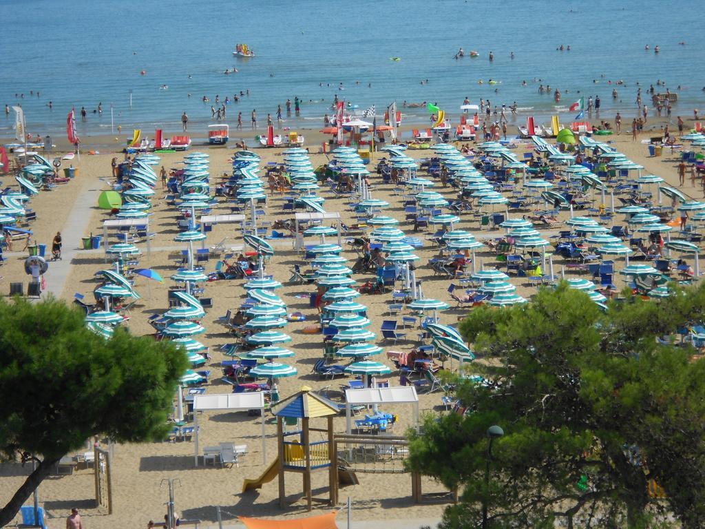 Appartamenti Vacanza Albatros Lignano Sabbiadoro Extérieur photo