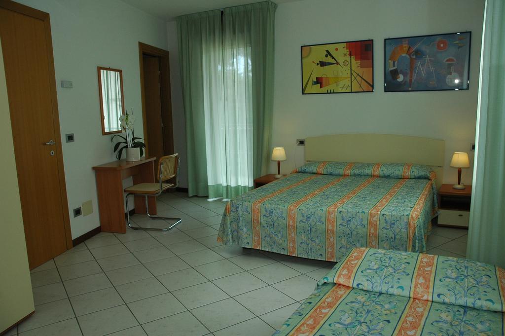 Appartamenti Vacanza Albatros Lignano Sabbiadoro Extérieur photo